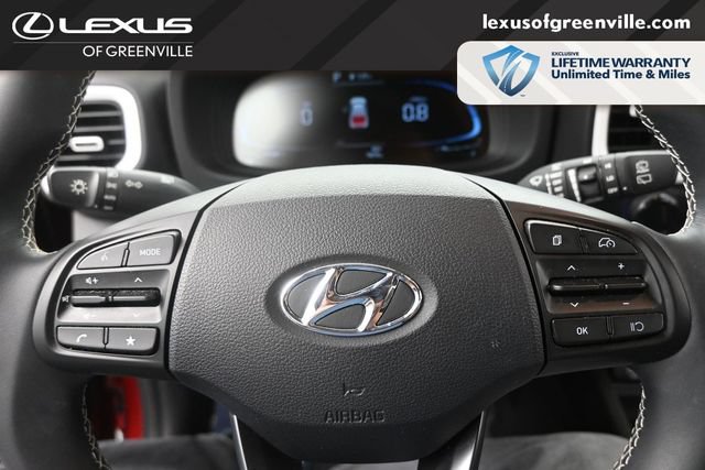 Used 2024 Hyundai Venue Limited FWD image 12