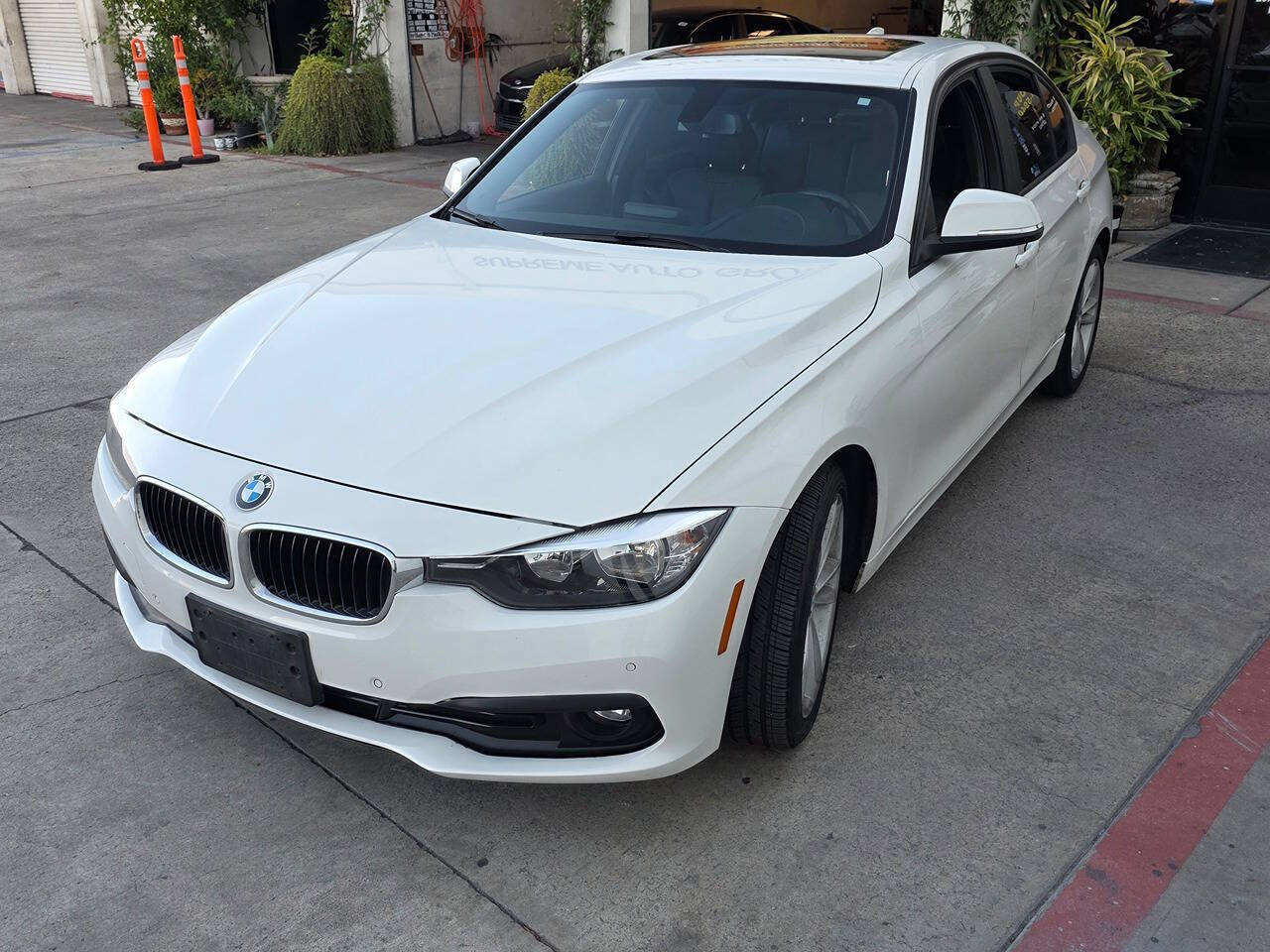 Used 2016 BMW 320i Sedan RWD image 2