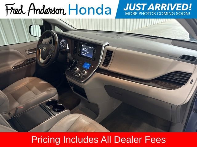 Used 2018 Toyota Sienna XLE FWD image 24