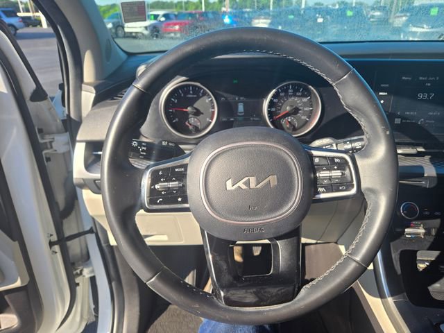Used 2022 Kia Carnival LX FWD image 16
