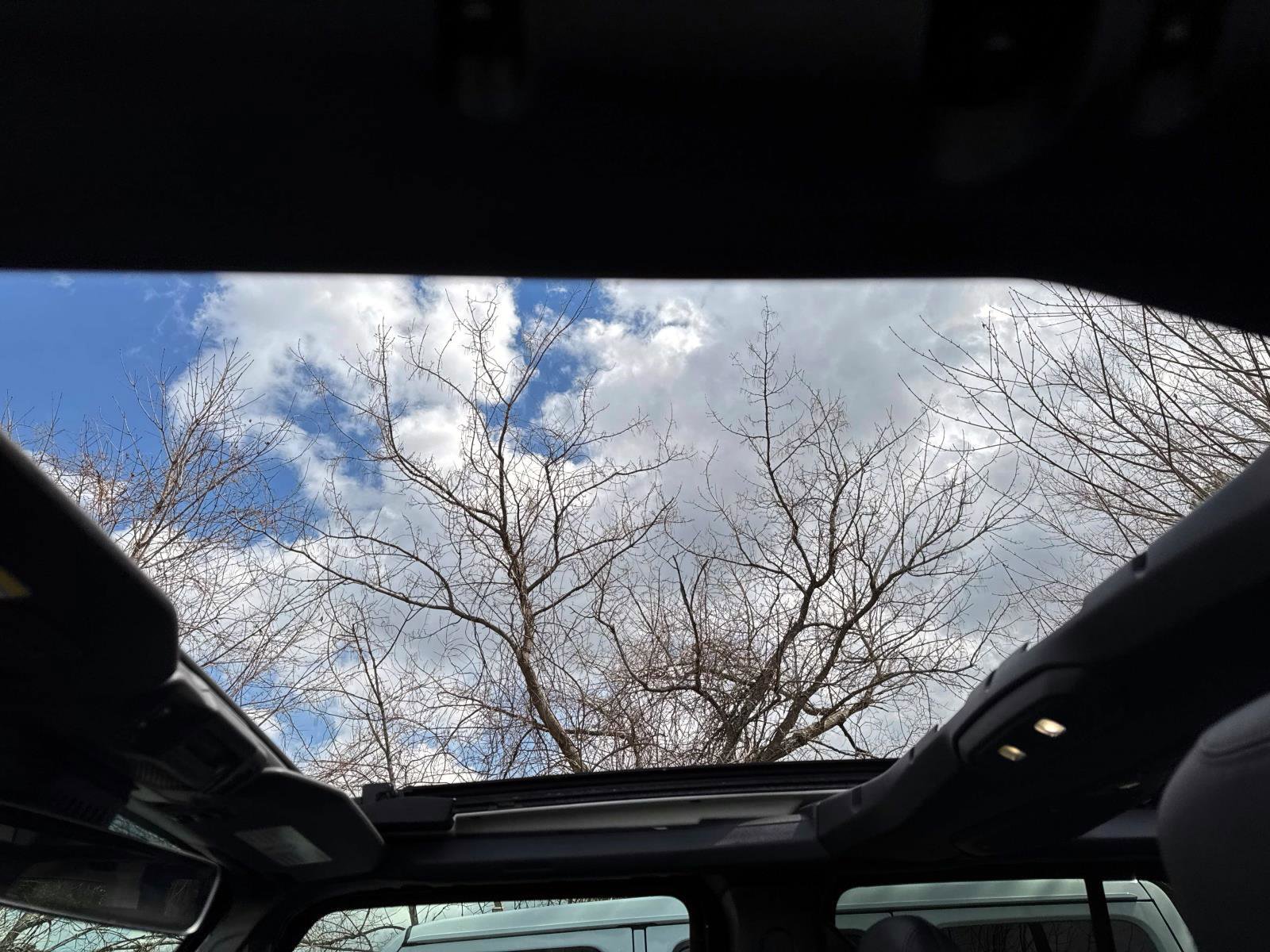 Used 2025 Jeep Wrangler Unlimited Sahara image 6