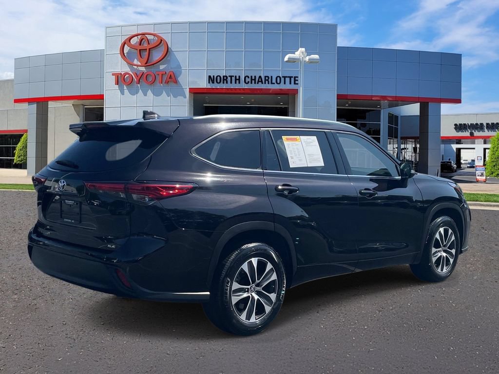 Used 2021 Toyota Highlander XLE FWD image 7