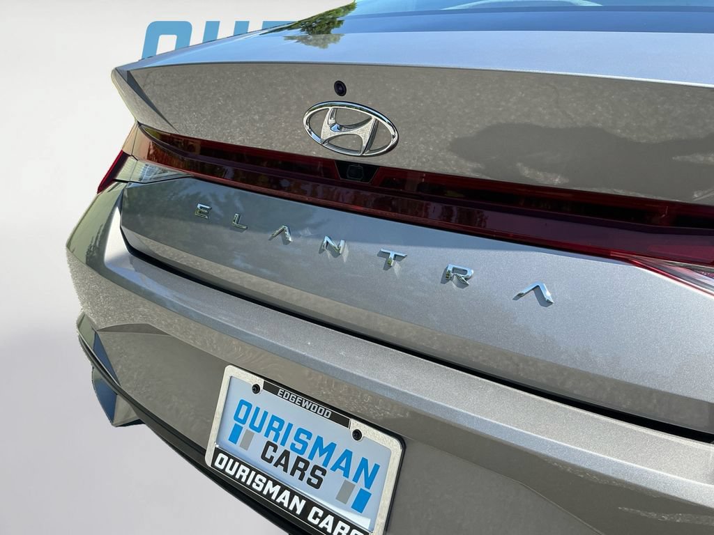 Used 2023 Hyundai Elantra SEL w/ Preferred Accessory Package FWD image 23