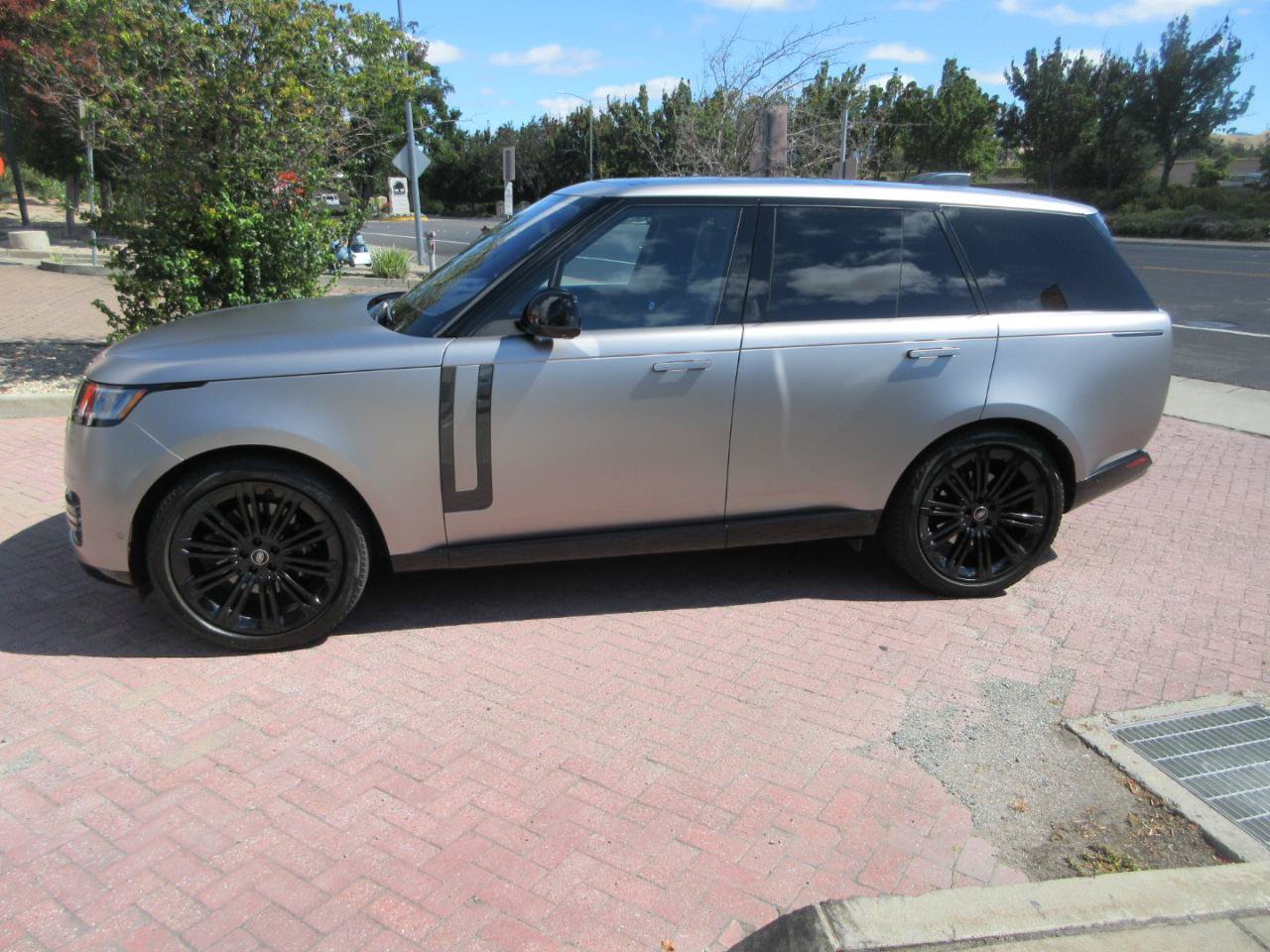 Used 2023 Land Rover Range Rover SE AWD/4WD image 3
