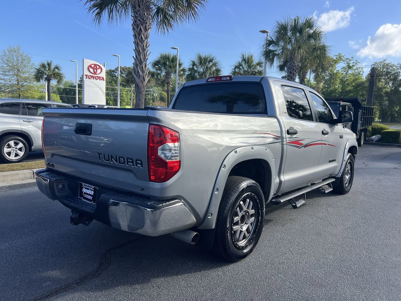 Used 2018 Toyota Tundra SR5 w/ SR5 Upgrade Package AWD/4WD image 10