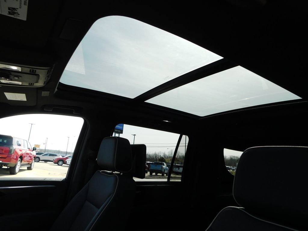 Used 2025 Chevrolet Suburban Premier image 13