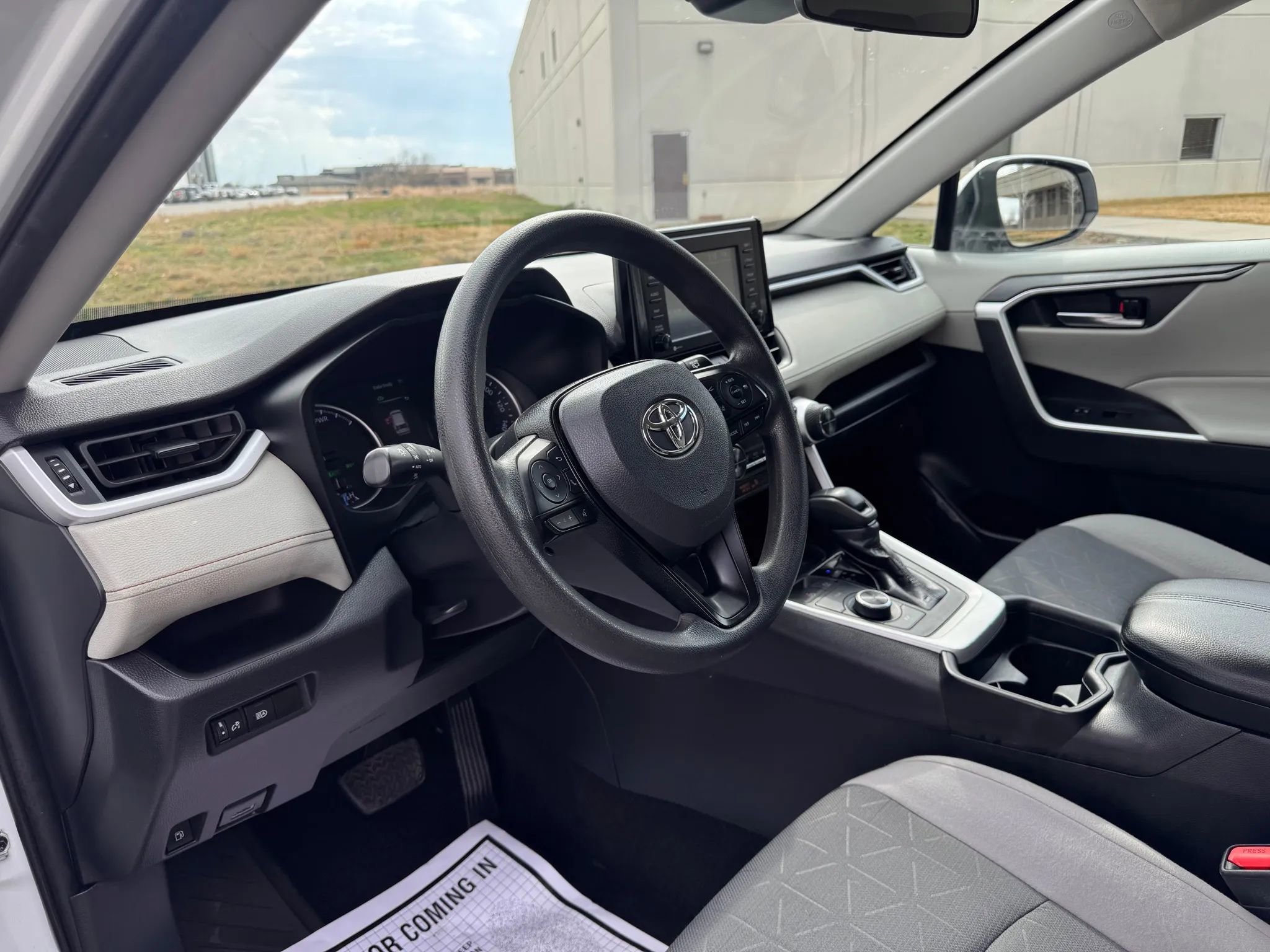 Used 2021 Toyota RAV4 XLE w/ Carpet Mat Package (TMS) image 25