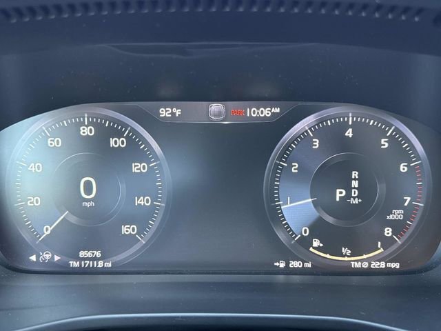 Used 2021 Volvo XC40 T5 R-Design w/ Protection Package Premier AWD/4WD image 26