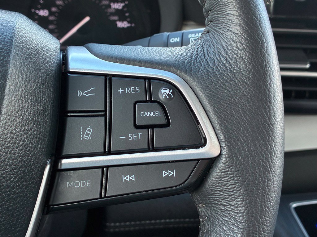 Used 2026 Toyota Sienna XLE FWD image 23