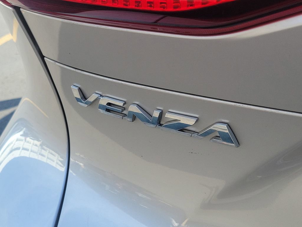 Used 2021 Toyota Venza LE image 7