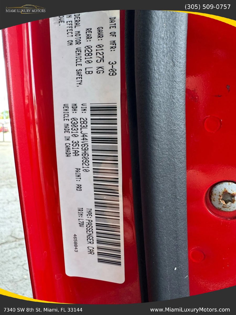 Used 2009 Dodge Challenger SE image 30