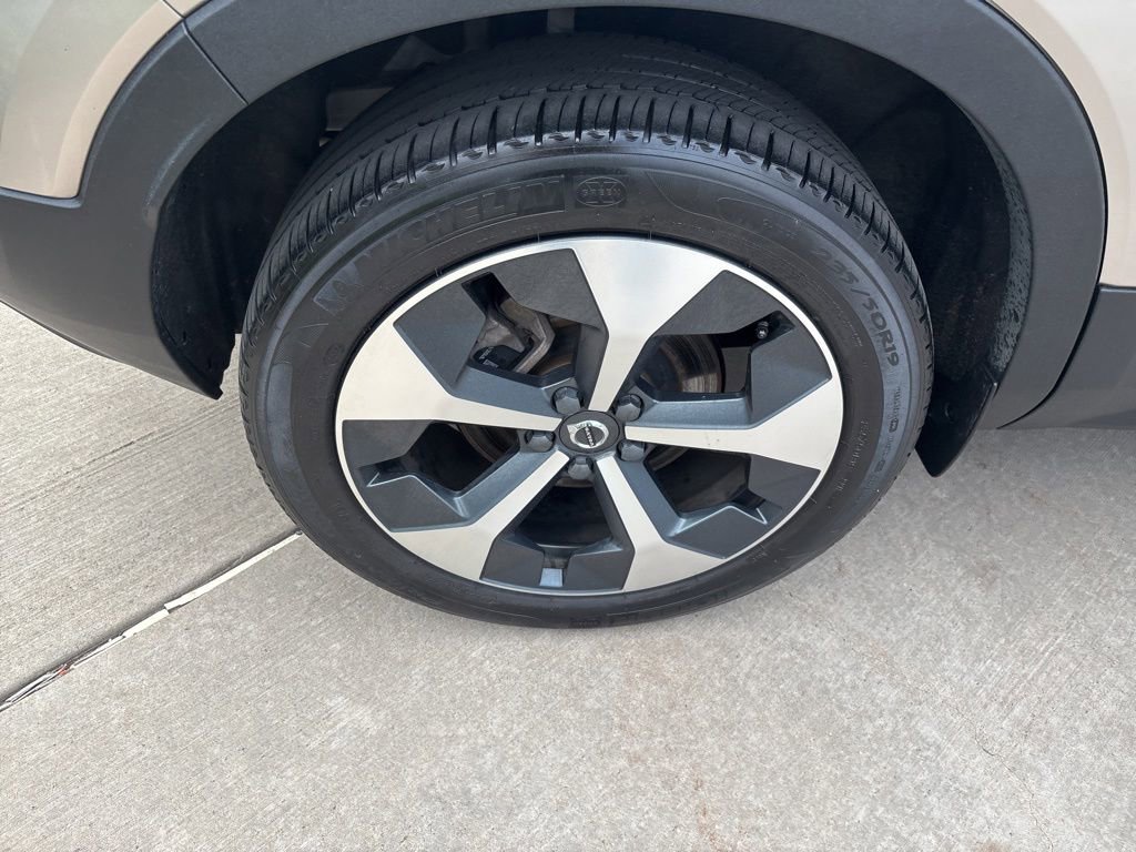 Certified 2023 Volvo XC40 B5 Plus w/ Climate Package AWD/4WD image 13