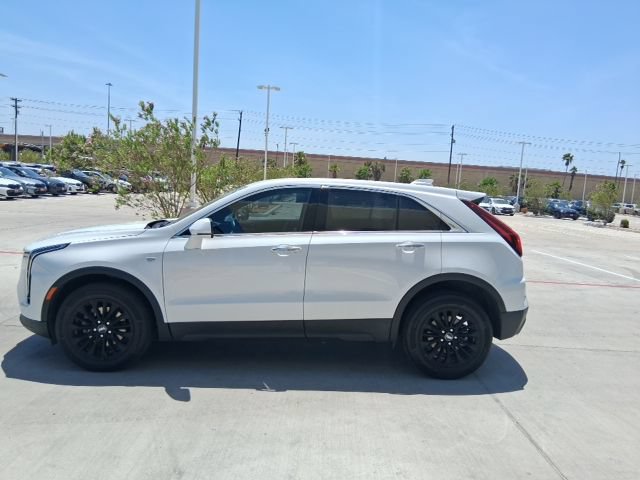 Used 2024 Cadillac XT4 Luxury w/ LPO, Floor Liner Package FWD image 3