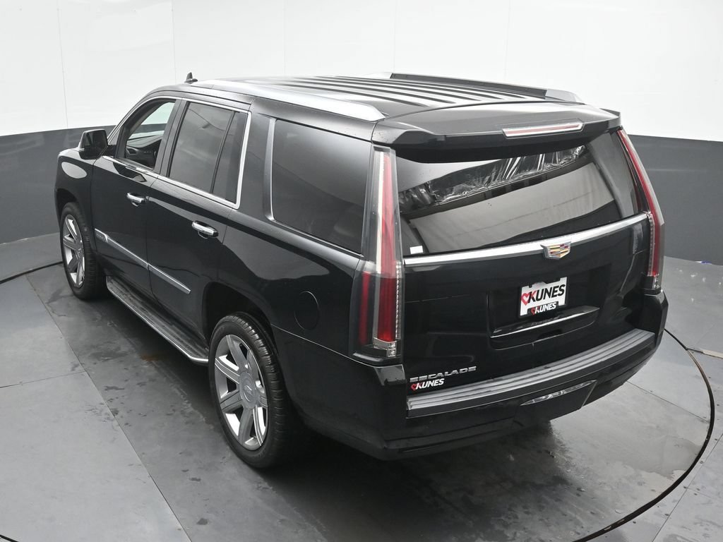 Used 2018 Cadillac Escalade Premium Luxury AWD/4WD image 38