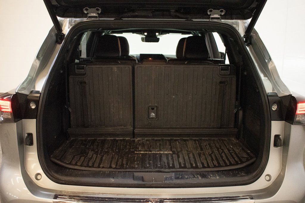 Used 2023 Toyota Highlander XSE image 25