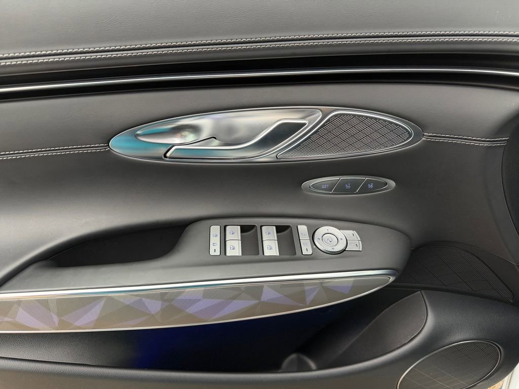 Used 2025 Genesis GV70 3.5T Sport w/ Sport Advanced Package image 17