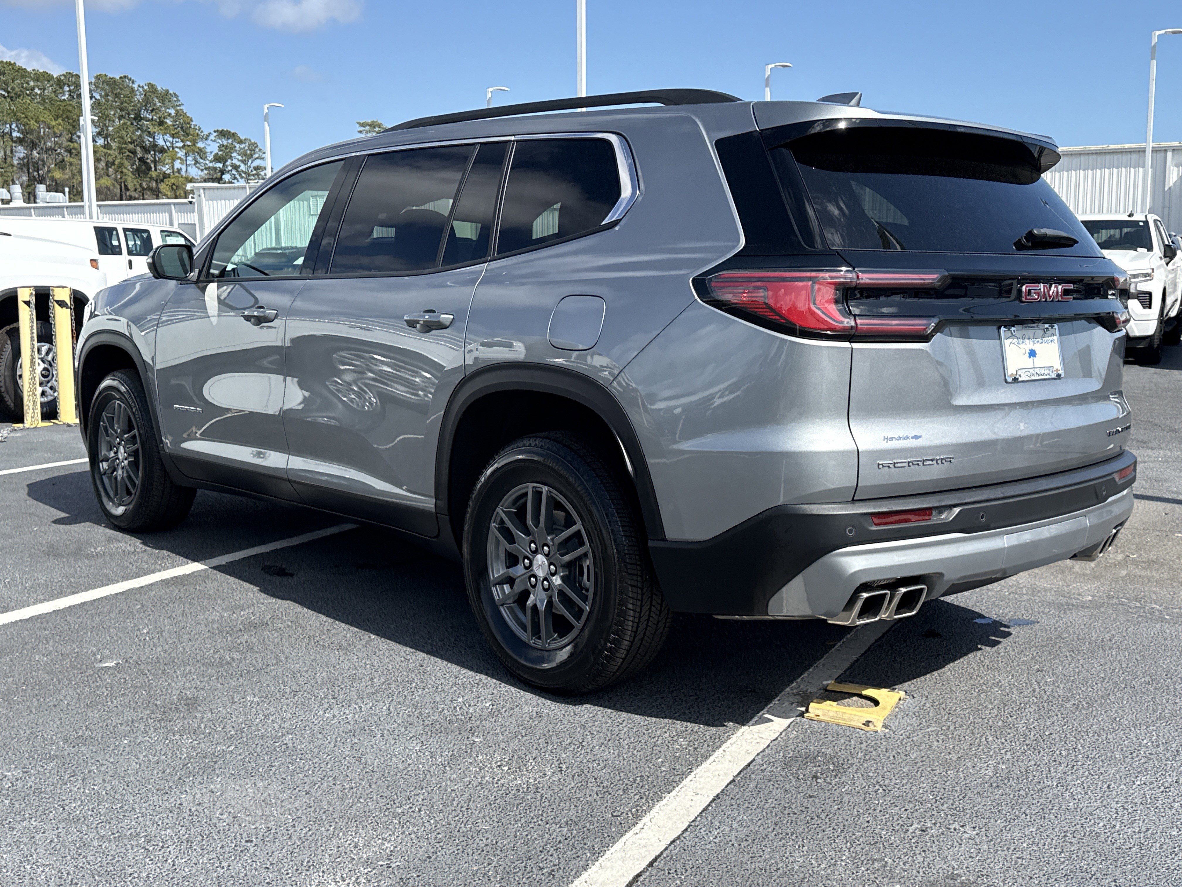Used 2025 GMC Acadia Elevation image 14