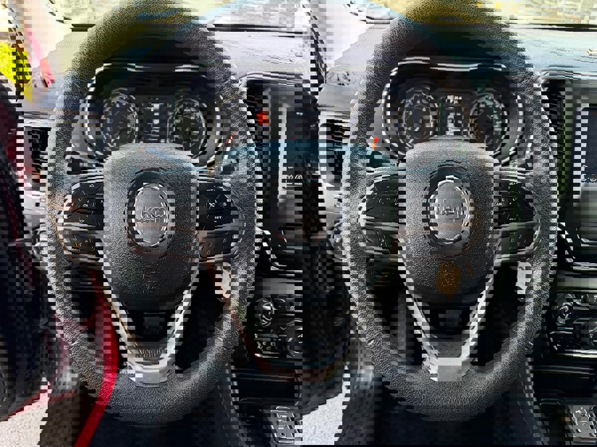 Used 2019 Jeep Cherokee Latitude w/ Popular Appearance Group image 12