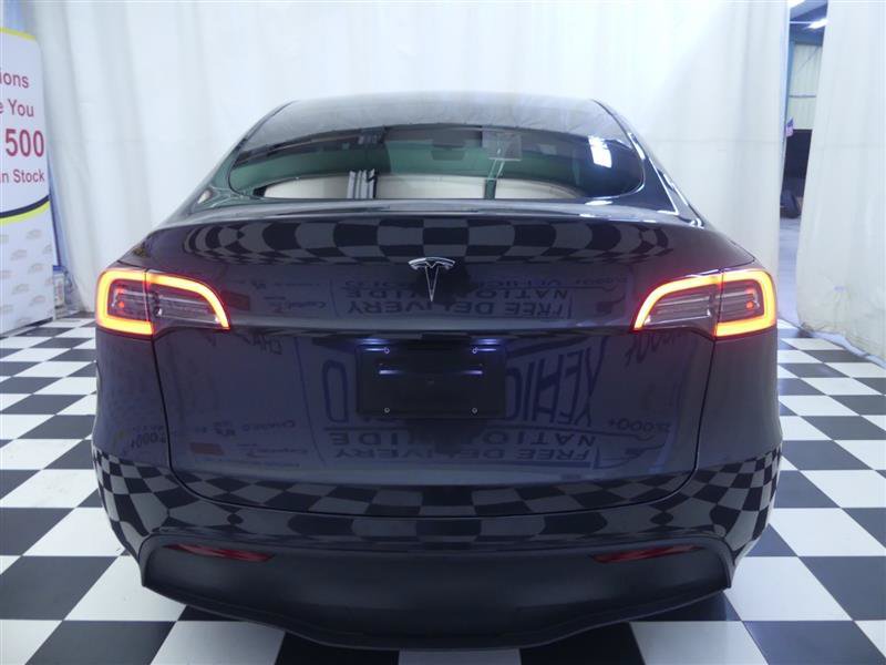 Used 2024 Tesla Model Y 2WD image 5