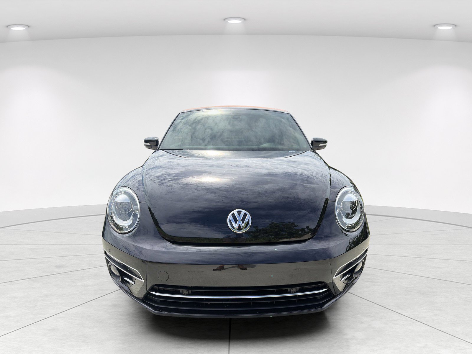 Used 2019 Volkswagen Beetle 2.0T SE FWD image 2