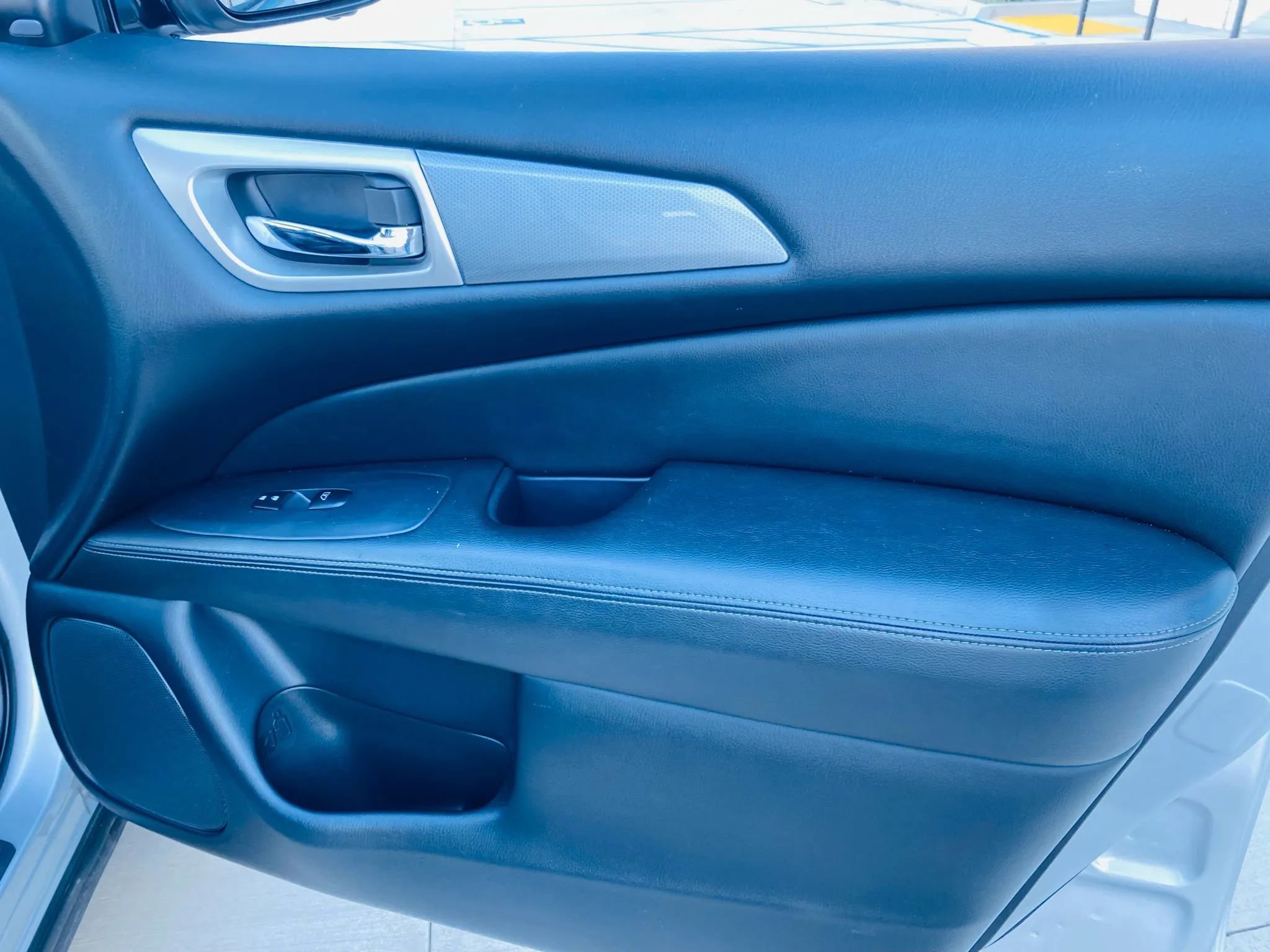 Used 2020 Nissan Pathfinder SL image 6