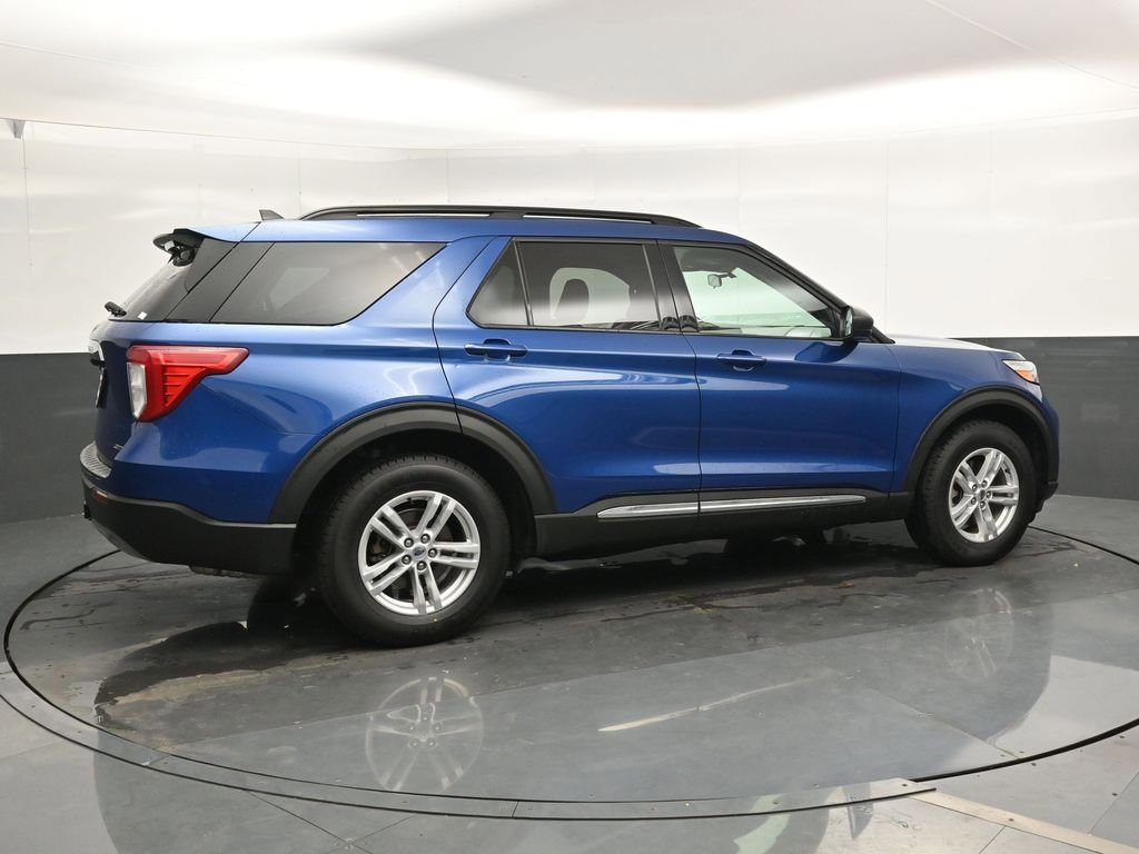 Used 2022 Ford Explorer XLT w/ Equipment Group 202A image 3