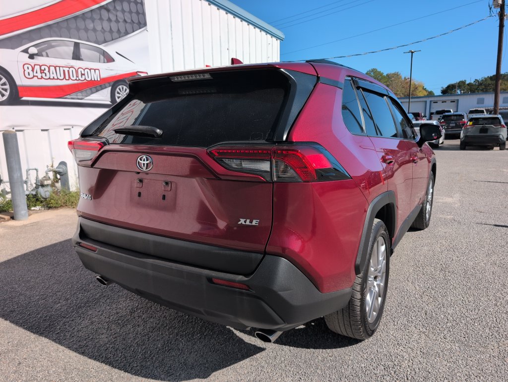 Used 2019 Toyota RAV4 XLE Premium w/ Cold Weather Package FWD image 8