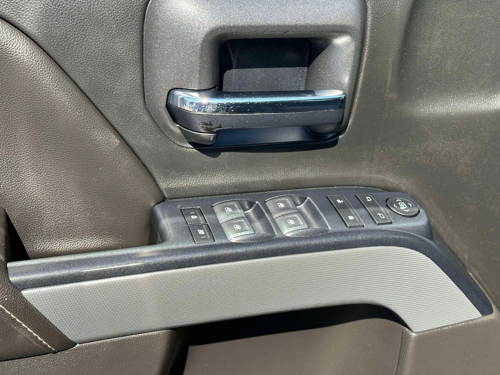Used 2018 Chevrolet Silverado 1500 LT AWD/4WD image 19