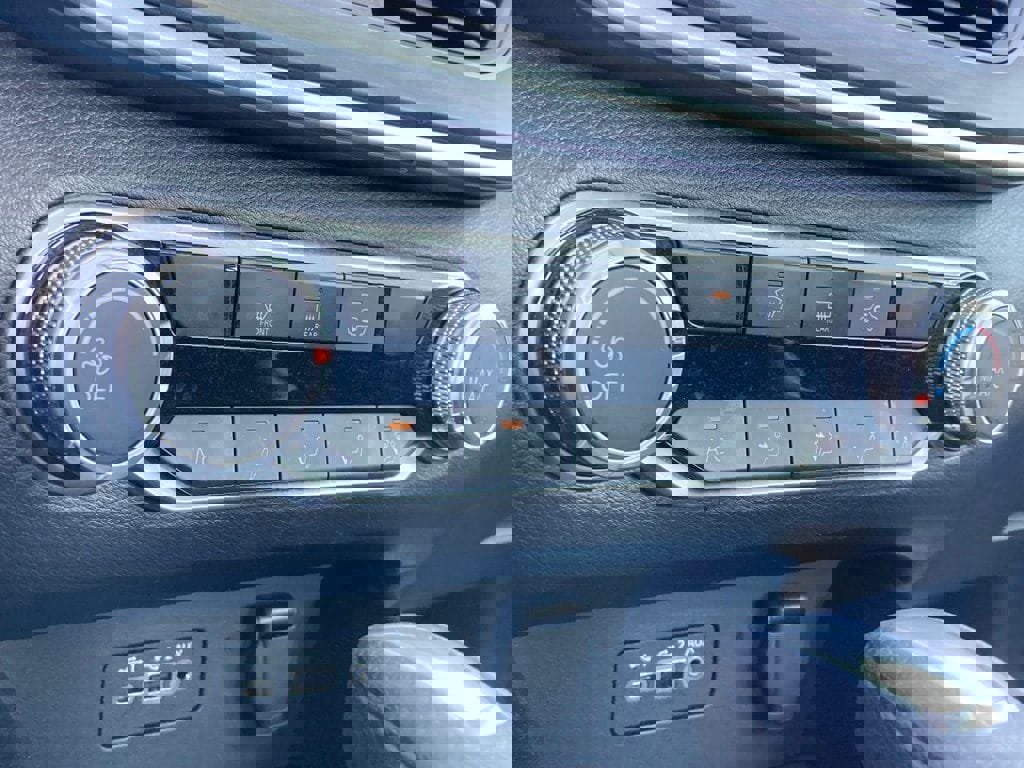 Used 2025 Nissan Altima 2.5 SV image 22