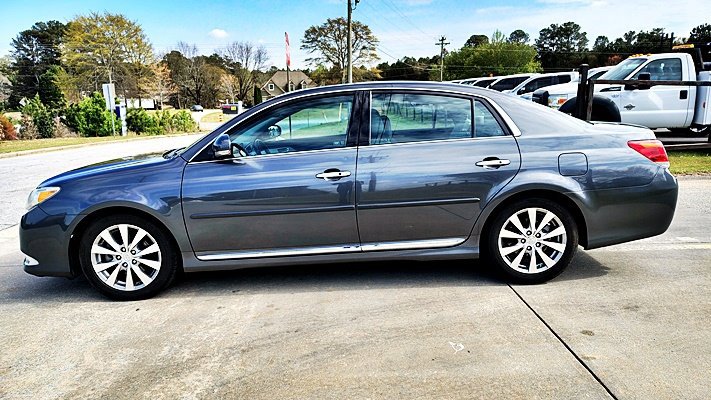 Used 2011 Toyota Avalon Limited image 6