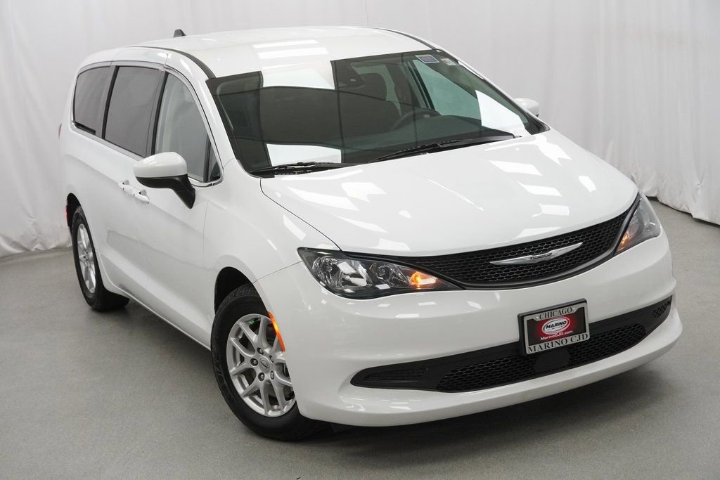 Used 2023 Chrysler Voyager LX image 8