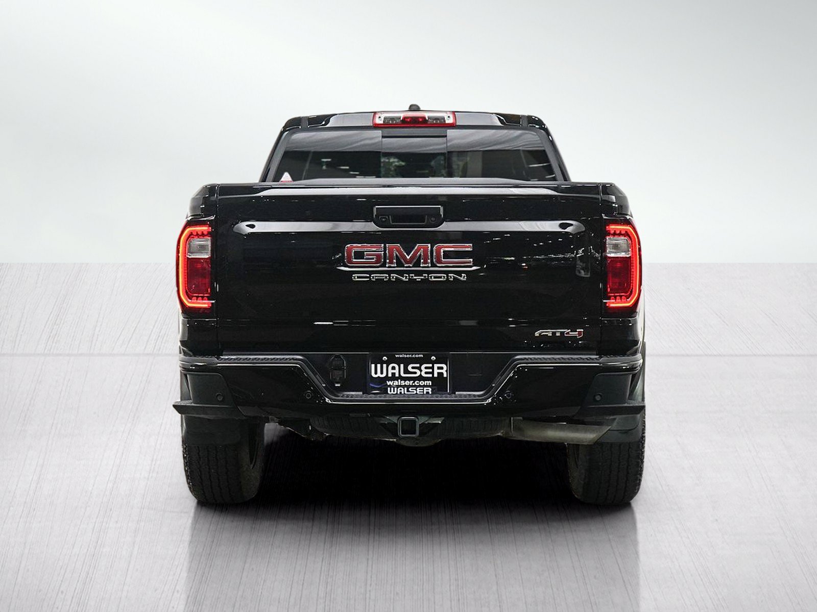 Used 2024 GMC Canyon AT4 w/ Technology Package AWD/4WD image 4