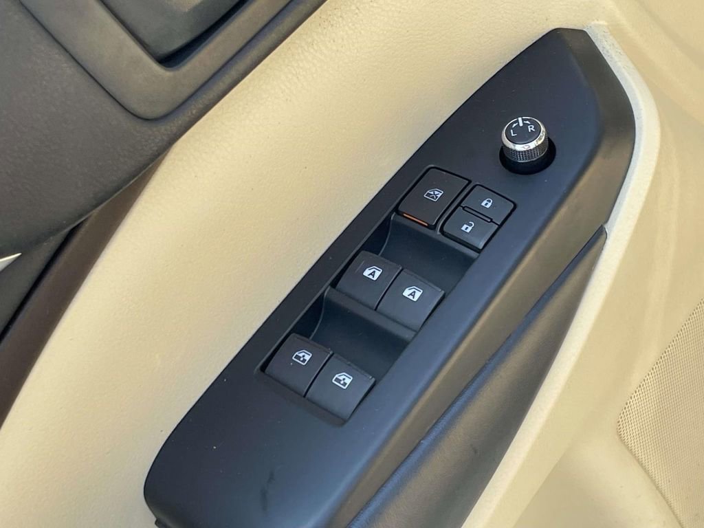 Used 2014 Toyota Highlander Plus AWD/4WD image 16