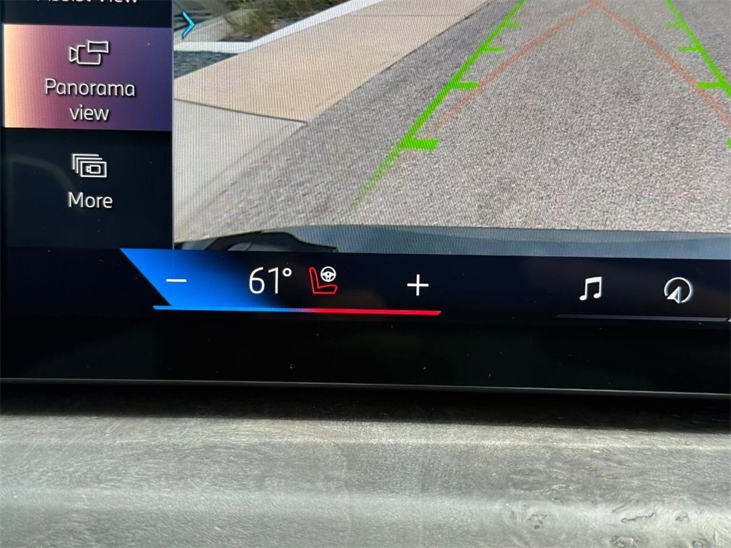 New 2025 BMW X7 xDrive40i w/ Premium Package image 16