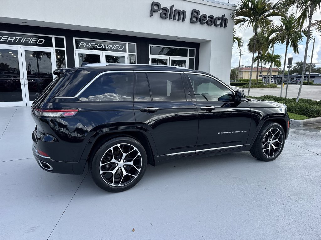 Used 2023 Jeep Grand Cherokee Summit AWD/4WD image 4