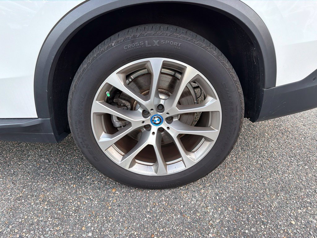 Used 2025 BMW X5 xDrive50e AWD/4WD image 23