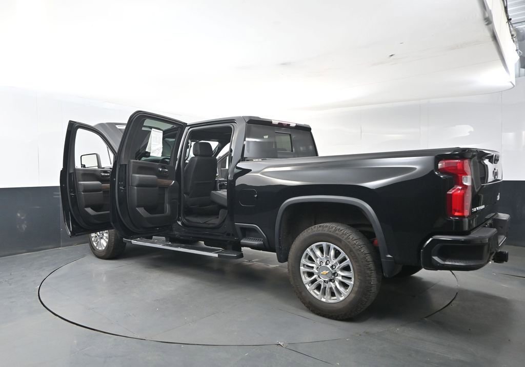 Used 2023 Chevrolet Silverado 3500 High Country w/ Technology Package AWD/4WD image 21