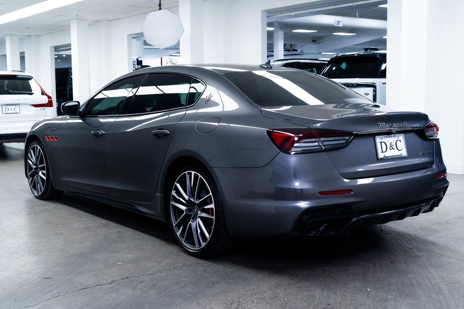 Used 2022 Maserati Quattroporte Trofeo RWD image 4