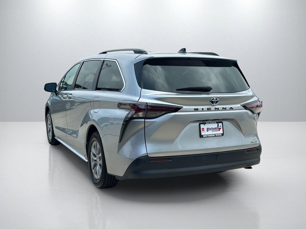 Used 2024 Toyota Sienna XLE w/ XLE Plus Package FWD image 7