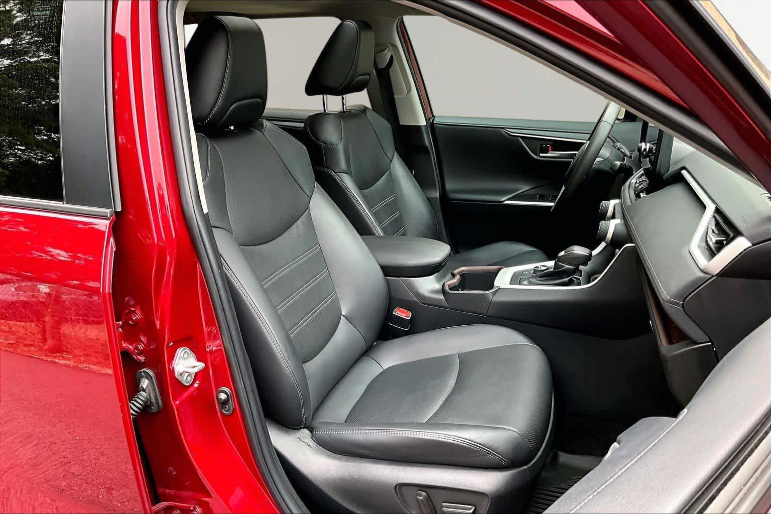 Used 2023 Toyota RAV4 Limited AWD/4WD image 9
