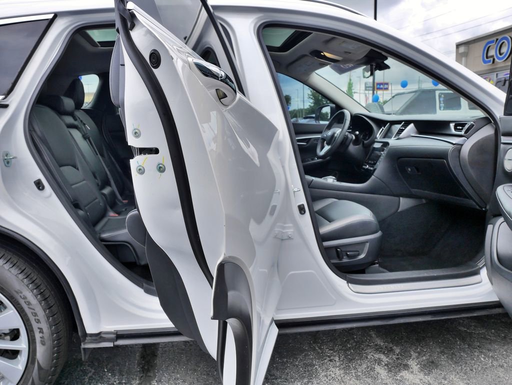 Used 2023 INFINITI QX50 Luxe AWD/4WD image 10