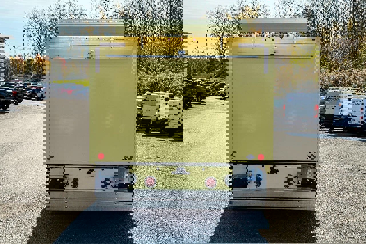 Used 2022 Ford E-450 and Econoline 450 Super Duty image 4