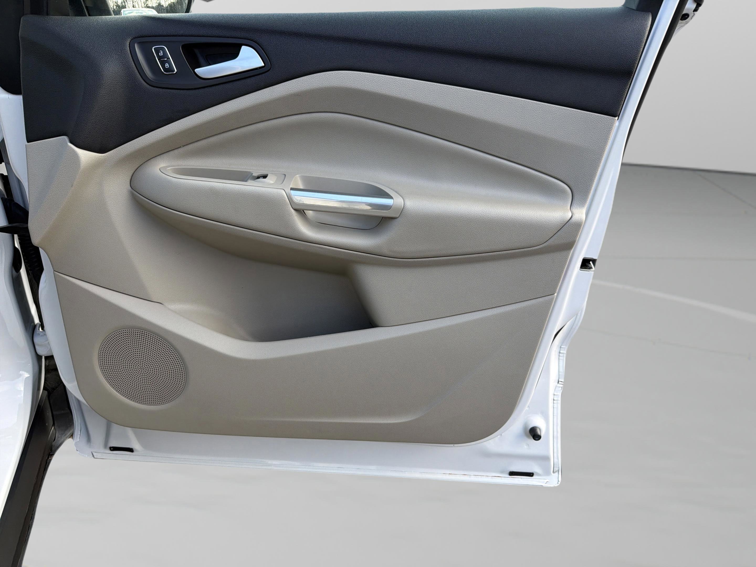 Used 2015 Ford Escape SE image 30