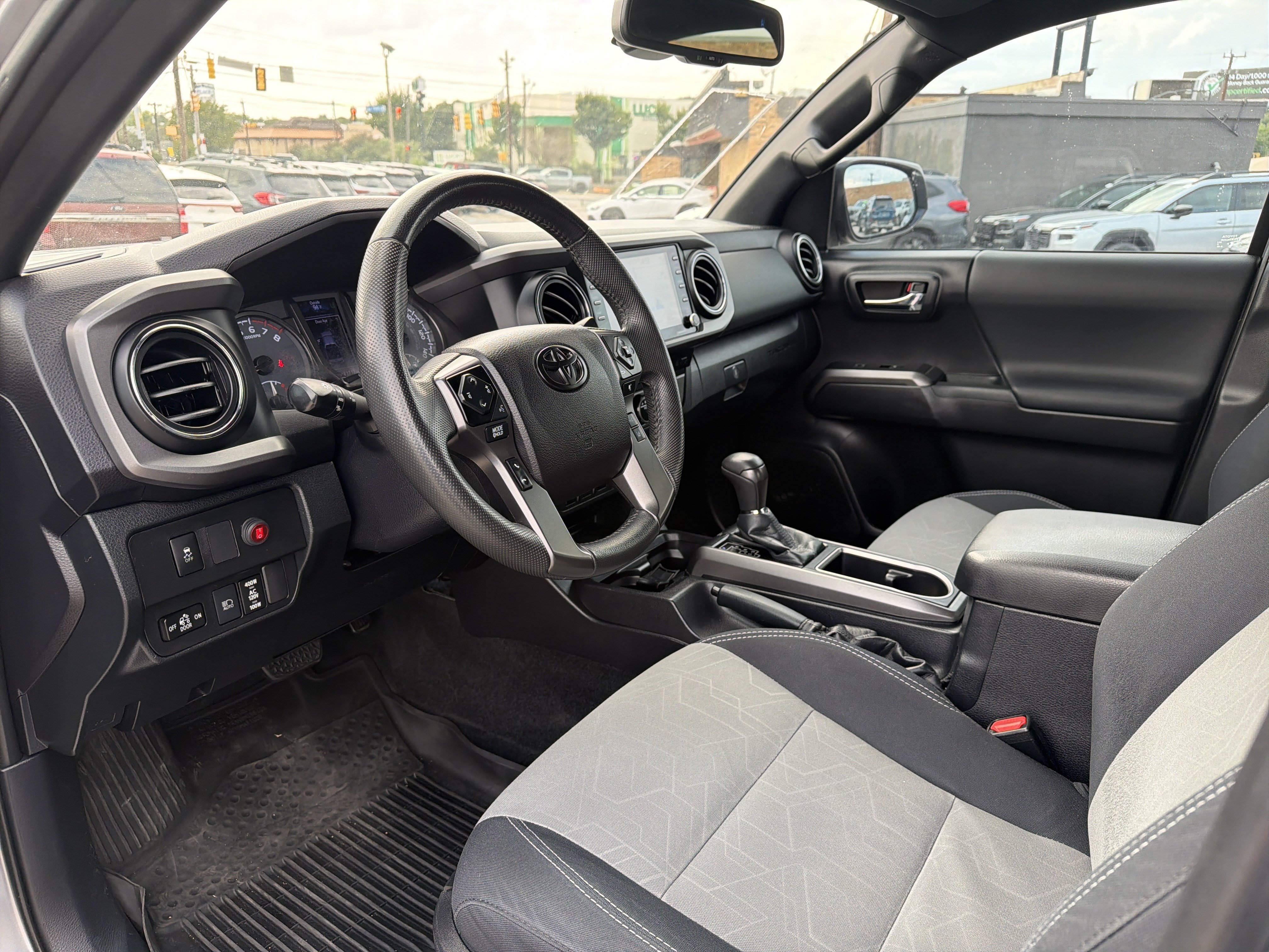 Used 2021 Toyota Tacoma TRD Off-Road w/ Technology Package AWD/4WD image 2