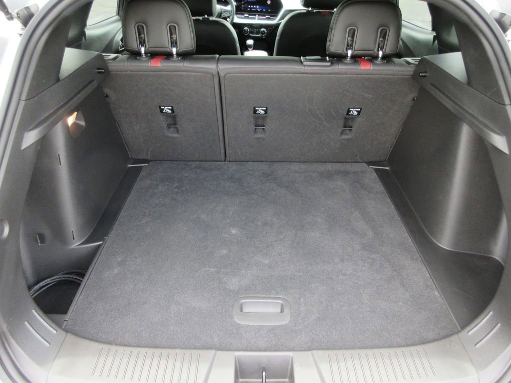 Certified 2025 Chevrolet Trax RS w/ Driver Confidence Package FWD image 12