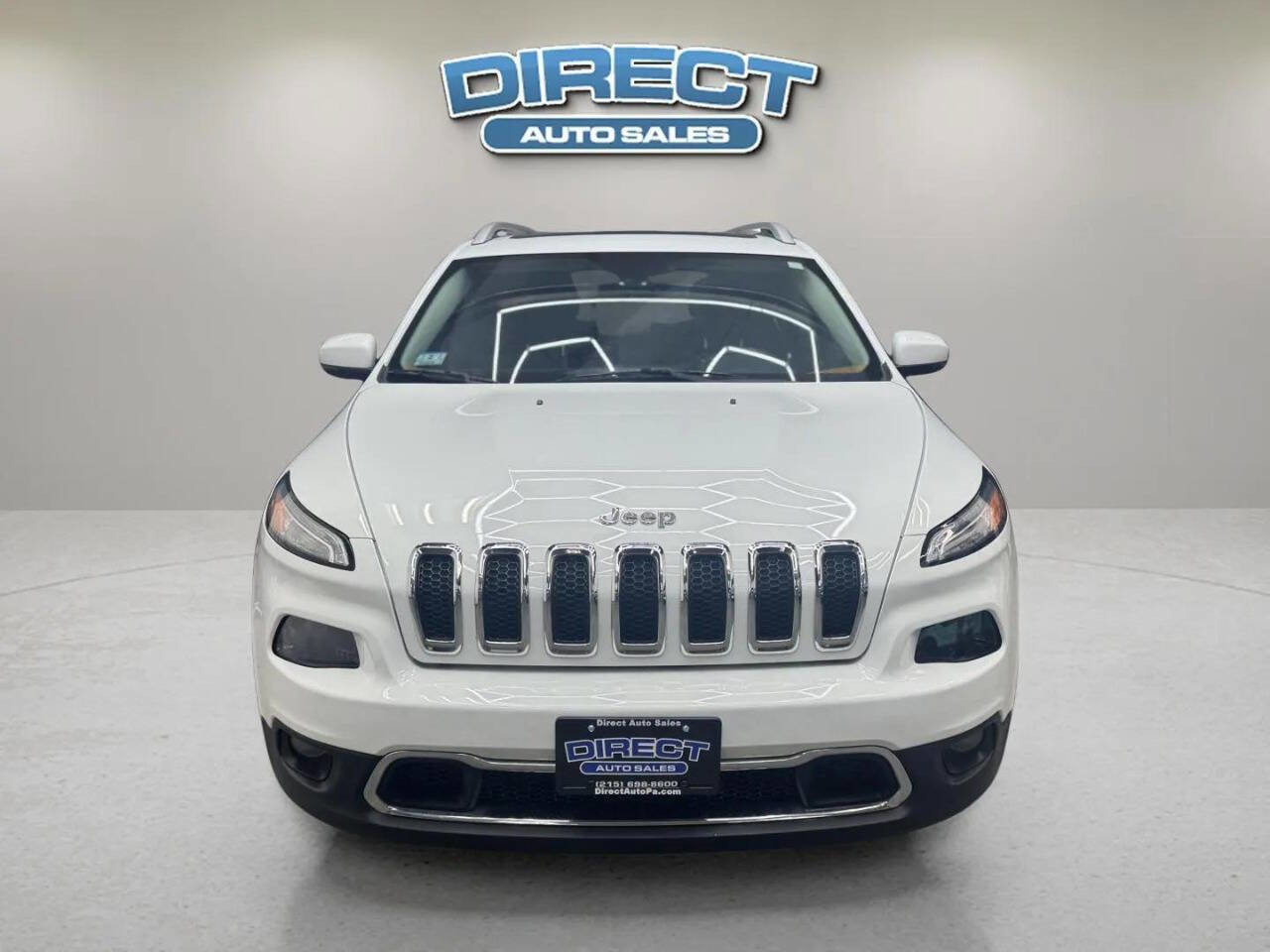 Used 2014 Jeep Cherokee Limited w/ Luxury Group AWD/4WD image 2