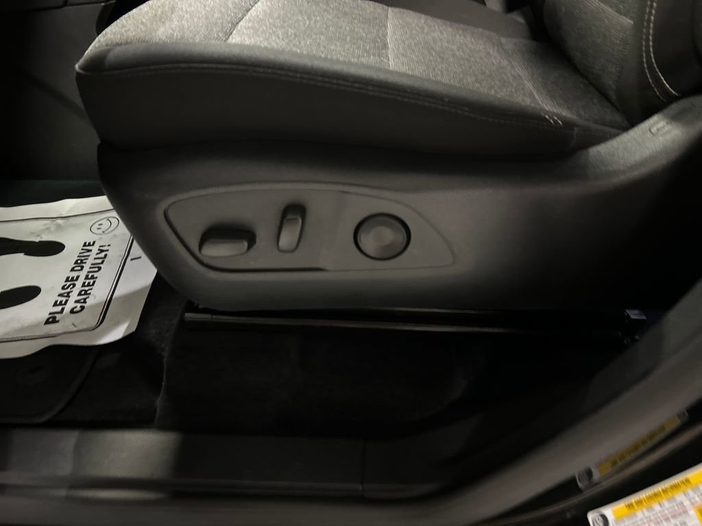 Used 2025 GMC Acadia Elevation image 13