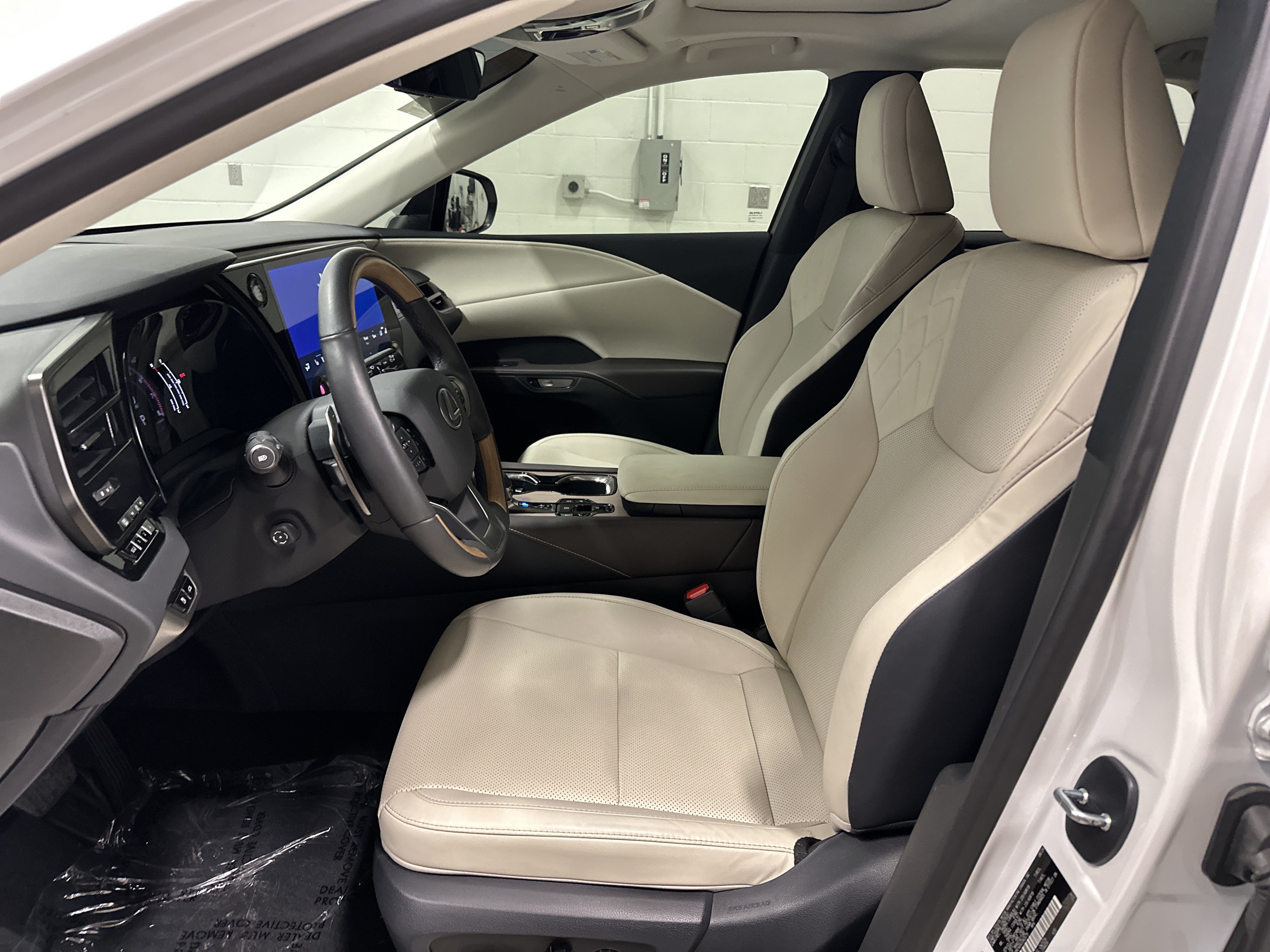 Certified 2024 Lexus RX 350 Premium w/ Accessory Package (K3) AWD/4WD image 16