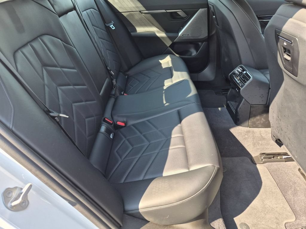 Used 2024 BMW i5 eDrive40i w/ M Sport Package RWD image 28