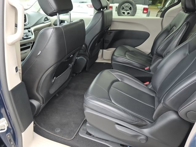 Used 2024 Chrysler Pacifica Limited FWD image 29